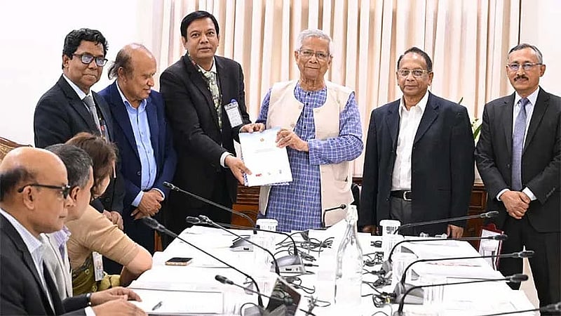 Yunus calls for ‘problem-solving oriented’ government training