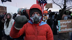 Anti-ICE demonstrators chase off outnumbered far-right activists at Minneapolis rally
