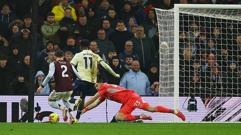 Everton's Thierno Barry puts dent in Aston Villa's title hopes