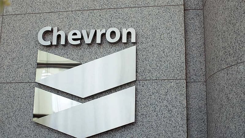 US oil companies shares advance as Trump signals potential access to Venezuela's reserves