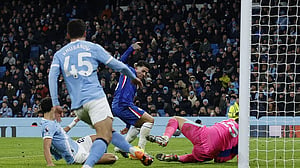 Injury-time Fernandez goal gives Chelsea 1-1 draw with Man City