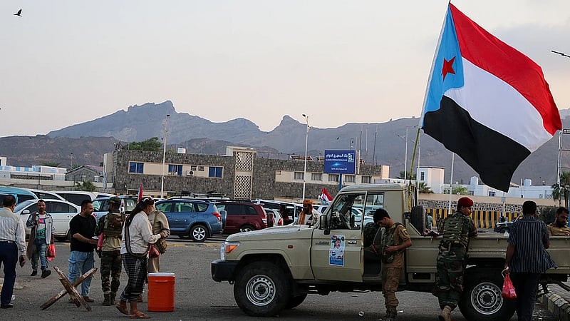 Yemeni government accuses separatists of Aden restrictions