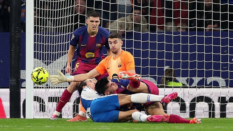 Barca boss Flick hails Garcia after goalkeeper stars against former club