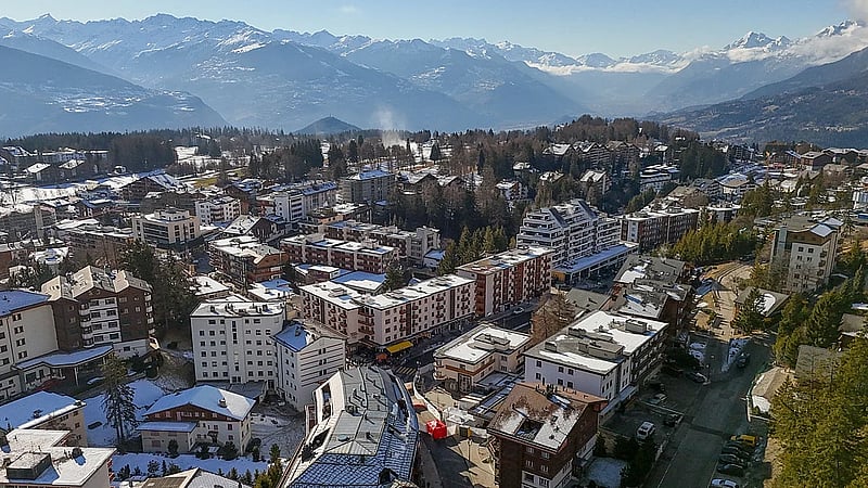 Scrutiny turns to safety set-up of Swiss bar after deadly blaze