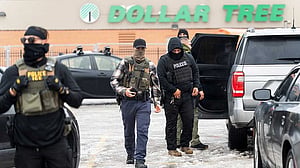 Trump withdraws 700 immigration agents from Minnesota deportation surge, thousands remain
