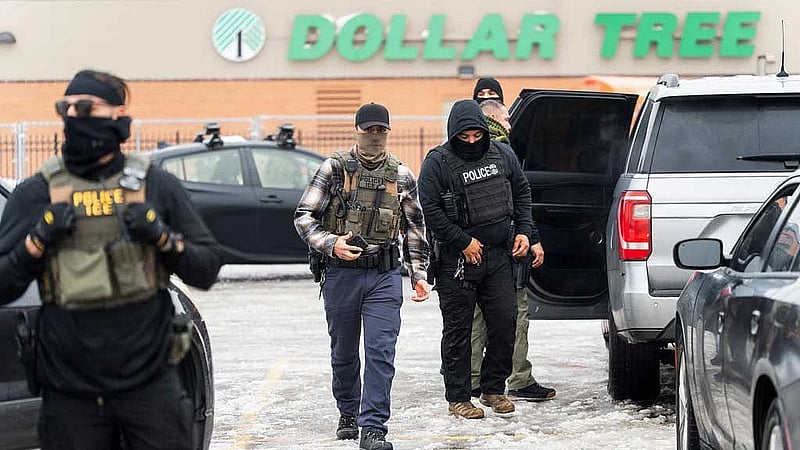 Trump to 'draw down' 700 immigration agents in Minnesota