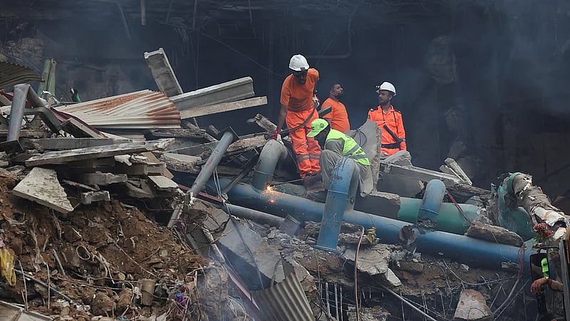 Death toll in Karachi mall fire climbs to around 50, official says