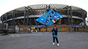Napoli hope to halt slide as Inter and Milan turn up the pressure
