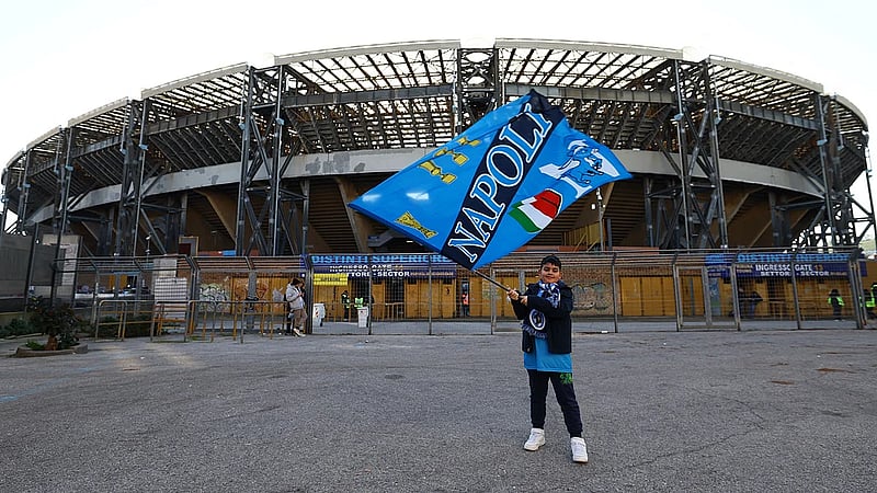 Napoli hope to halt slide as Inter and Milan turn up the pressure