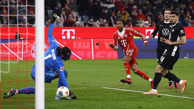 Bayern crush own-goal kings Wolfsburg 8-1 to stretch lead at top