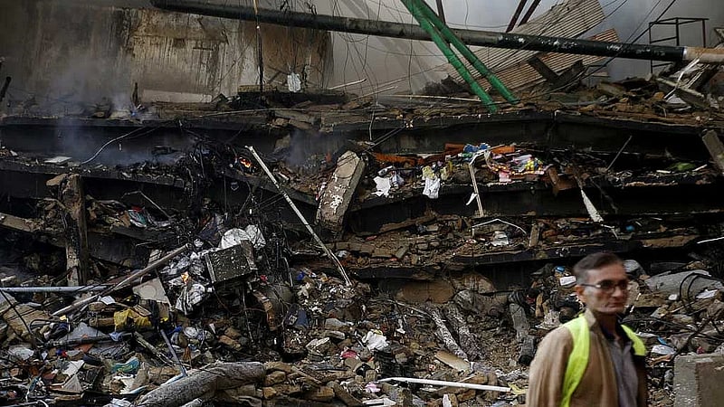 Death toll in Karachi mall fire jumps to 11