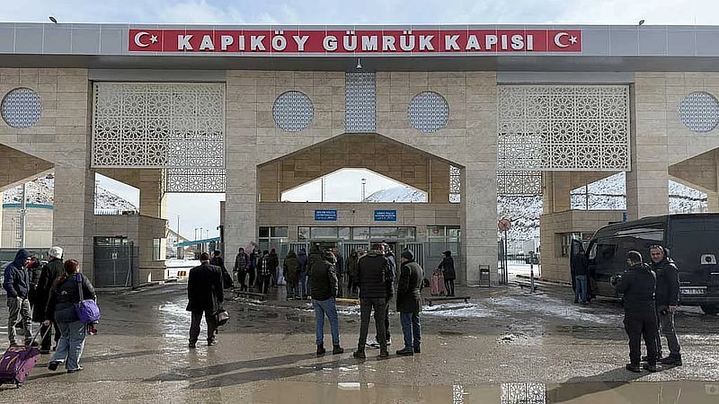 Iranians arrive in Turkey through border gate as crackdown persists