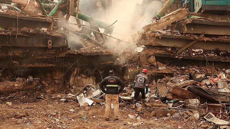 Dozens missing after massive Karachi mall fire, 21 killed