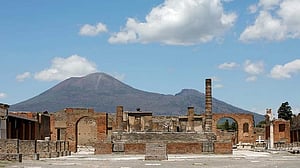 Digital scans unveil new love notes and sketches on ancient Pompeii wall