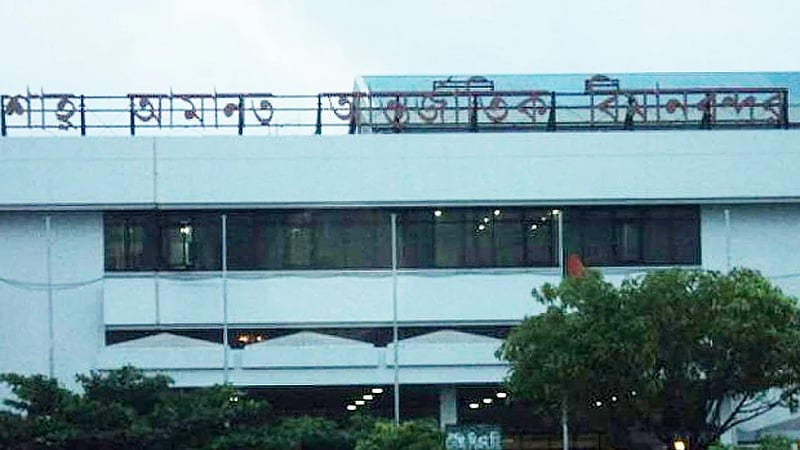 Vehicles, visitors barred from Shah Amanat International Airport terminal over security concerns
