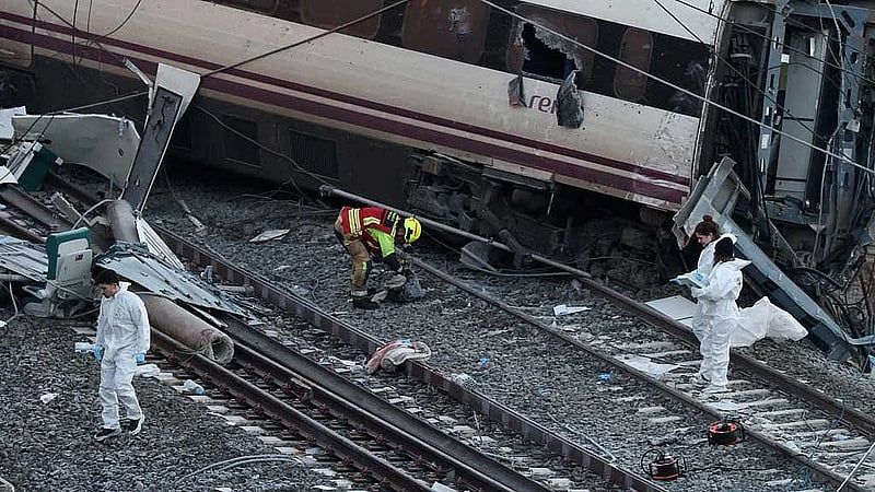 Investigators find broken joint on track at Spanish rail crash site, source says