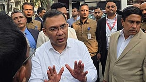 Tarique listens to mobile traders’ concerns outside Gulshan office amid NEIR campaign