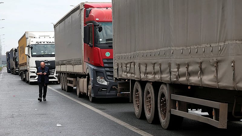 Some Balkan truckers end EU blockade after travel rule update, others continue