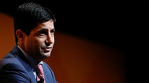 Trump picks former Fed official Warsh to run US central bank