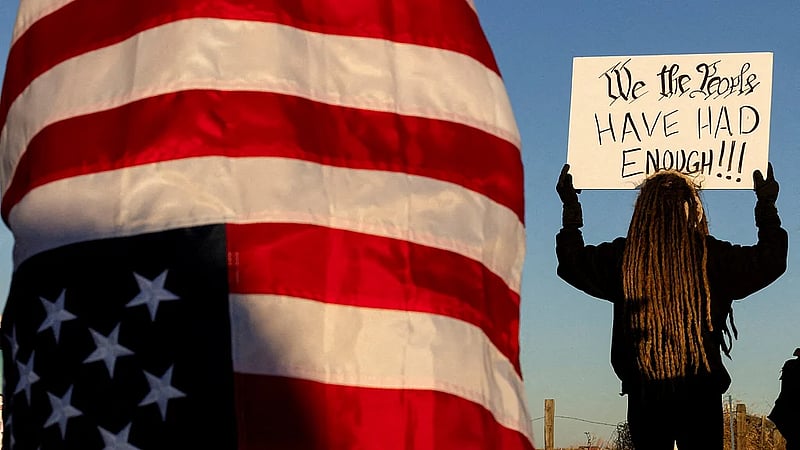 US appeals court lifts order curbing immigration agents' tactics against Minnesota protesters