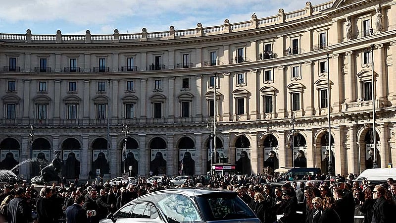 Stars of fashion and film bid farewell to haute couture 'emperor' Valentino
