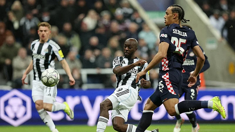 Newcastle ease to 3-0 win over PSV to book knockout place