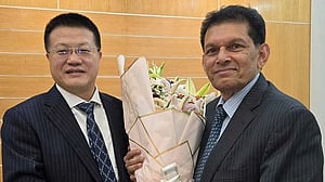 Chinese Ambassador Yao Wen discusses Teesta plan, hospital project with Khalilur