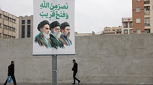 Iran's new leader, still silent, was elevated by the Revolutionary Guards