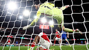 Arsenal claim nervy win over Chelsea, Man Utd go third