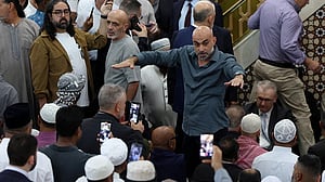 Australian mosque protesters heckle PM Albanese over Israel stance