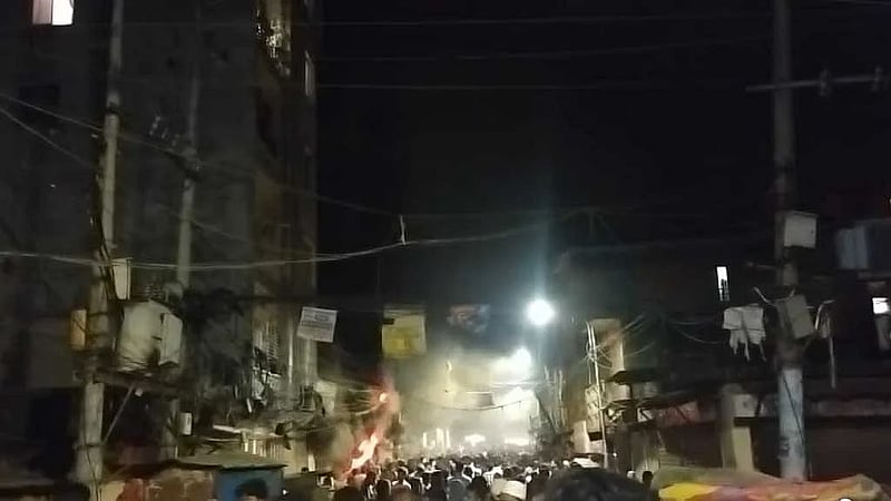 Fire breaks out at Benarasi Palli market in Dhaka