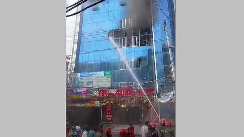 2 deaths in Ctg’s Orchid Plaza fire: Enclosed by glass, smoke was ‘trapped inside’