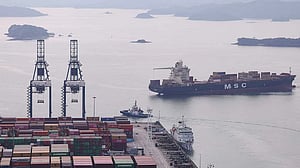 China willing to strengthen economic, trade cooperation with US