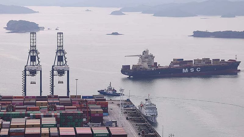 China willing to strengthen economic, trade cooperation with US
