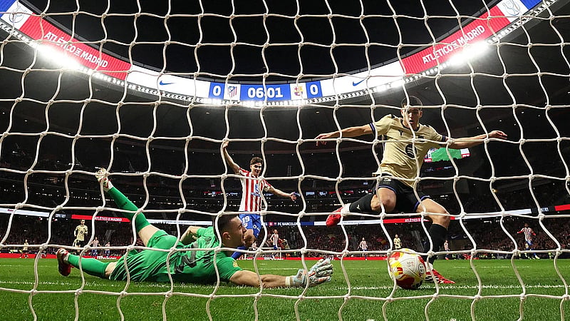 Atletico reach Copa del Rey final despite 3-0 loss at Barcelona