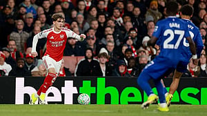 Dowman makes history to seal vital Arsenal win over Everton
