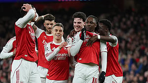 Eze stunner helps Arsenal past Leverkusen into last eight