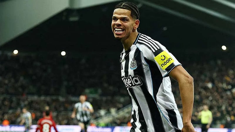 Newcastle, down to 10 men, end Carrick's unbeaten run with Man Utd