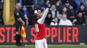 Eze thunderbolt guides Arsenal past Mansfield into FA Cup quarter-finals