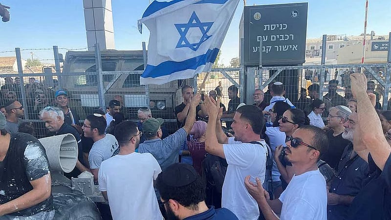 Israel drops charges against soldiers accused of abusing Gaza detainee