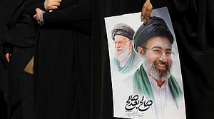 US intelligence says Iran government is not at risk of collapse, say sources