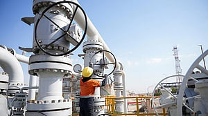 Iraqi government, Kurdish authorities reach deal to resume oil exports to Turkey's Ceyhan port