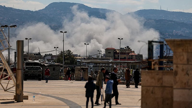 Human Rights Watch says that Israel has been illegally using white phosphorus in Lebanon