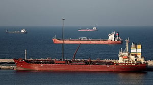 Chinese container ships pass through Strait of Hormuz at second attempt, data shows