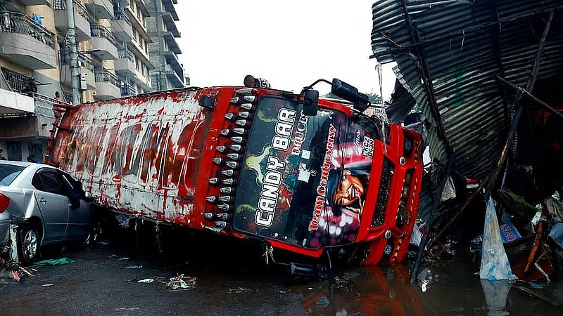 Flash floods in Nairobi kill 23, disrupt flights at major airport