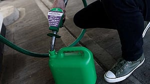 Middle East countries cut daily oil output, Bloomberg News reports