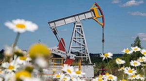 US renews Russian oil waiver after pressure from countries dealing with Iran war price shocks