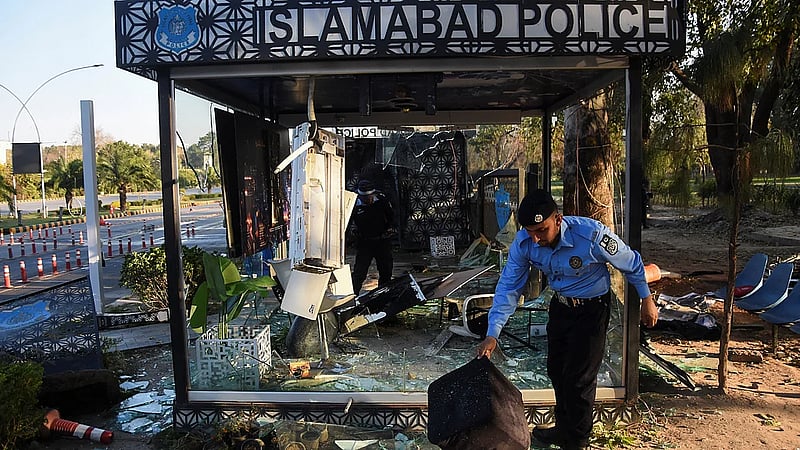 Crowds worldwide rage or celebrate after Iran strikes; 23 killed in Pakistan