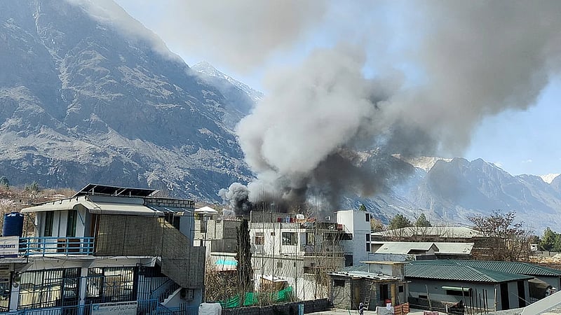 Pakistani and Afghan troops clash, UN says 42 Afghan civilians killed