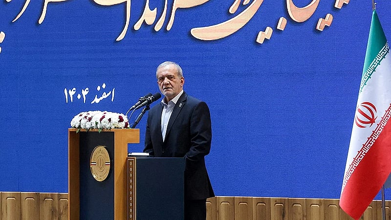 Iranian president insists on country's nuclear rights, ISNA reports